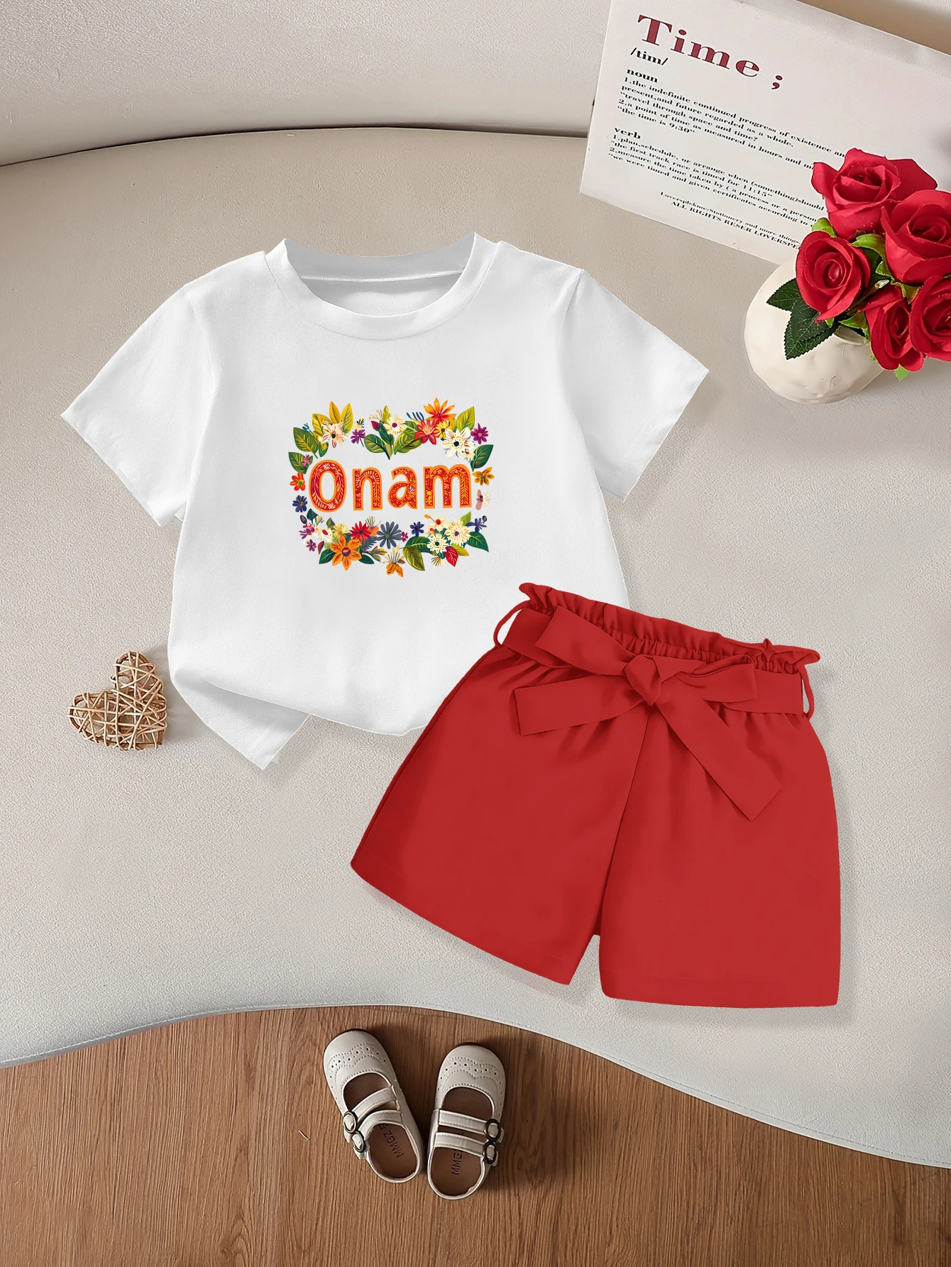 

Комплект из 2 предметов: летний комплект для девочек Onam, шорты и футболка с коротким рукавом, с мультяшным принтом (листья, цветы), английским надписью и бантом