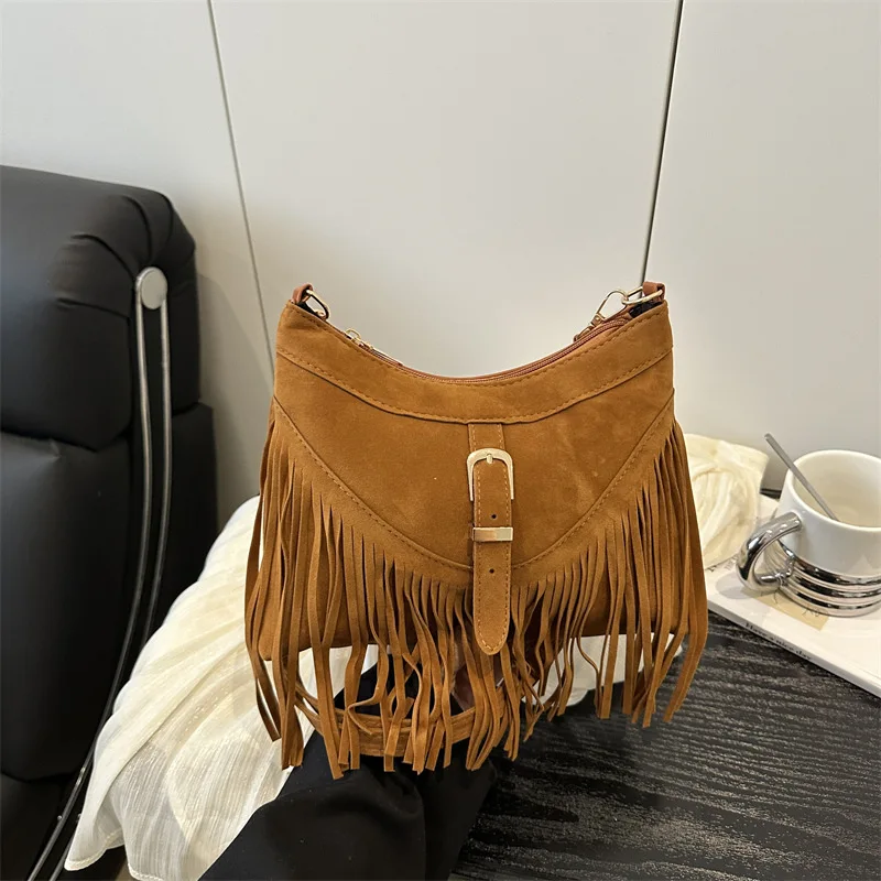 Wildleder-Umhängetaschen mit Fransen und Metallschnalle, verstellbarer Riemen, Halbmond-Umhängetasche im Western-Stil für Damen, für Reisen und den Alltag – Detail 7