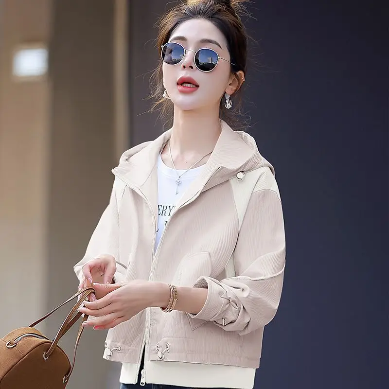 

Укороченная женская куртка, новая коллекция осень 2026, с лоскутным дизайном, повседневная ветровка с капюшоном, универсальный женский топ