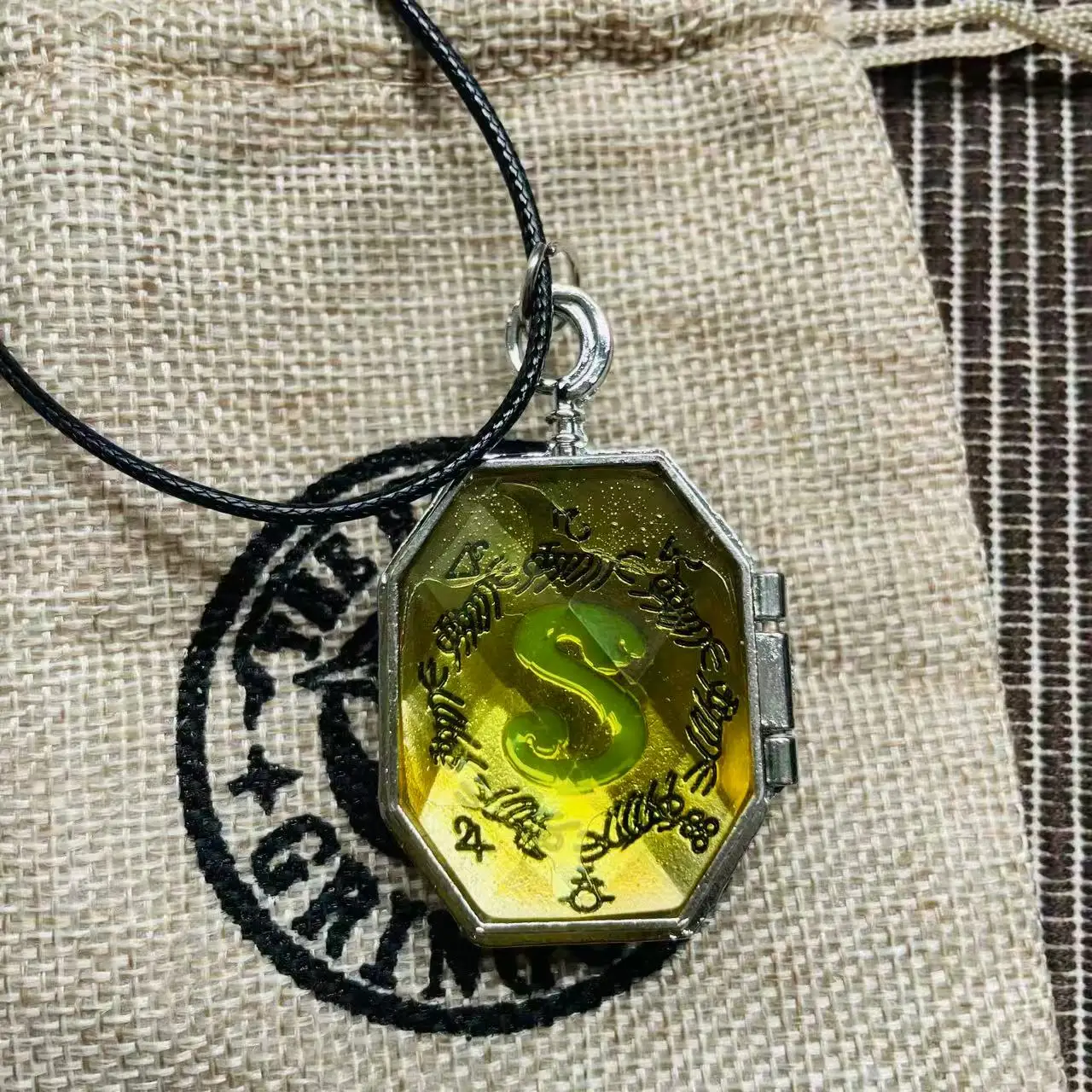Magic World Cos Prop Can Be Opened Locket Pendant Props Gift Sack 2PCS Set Easter Halloween Christmas Thanksgiving Gift - view 2