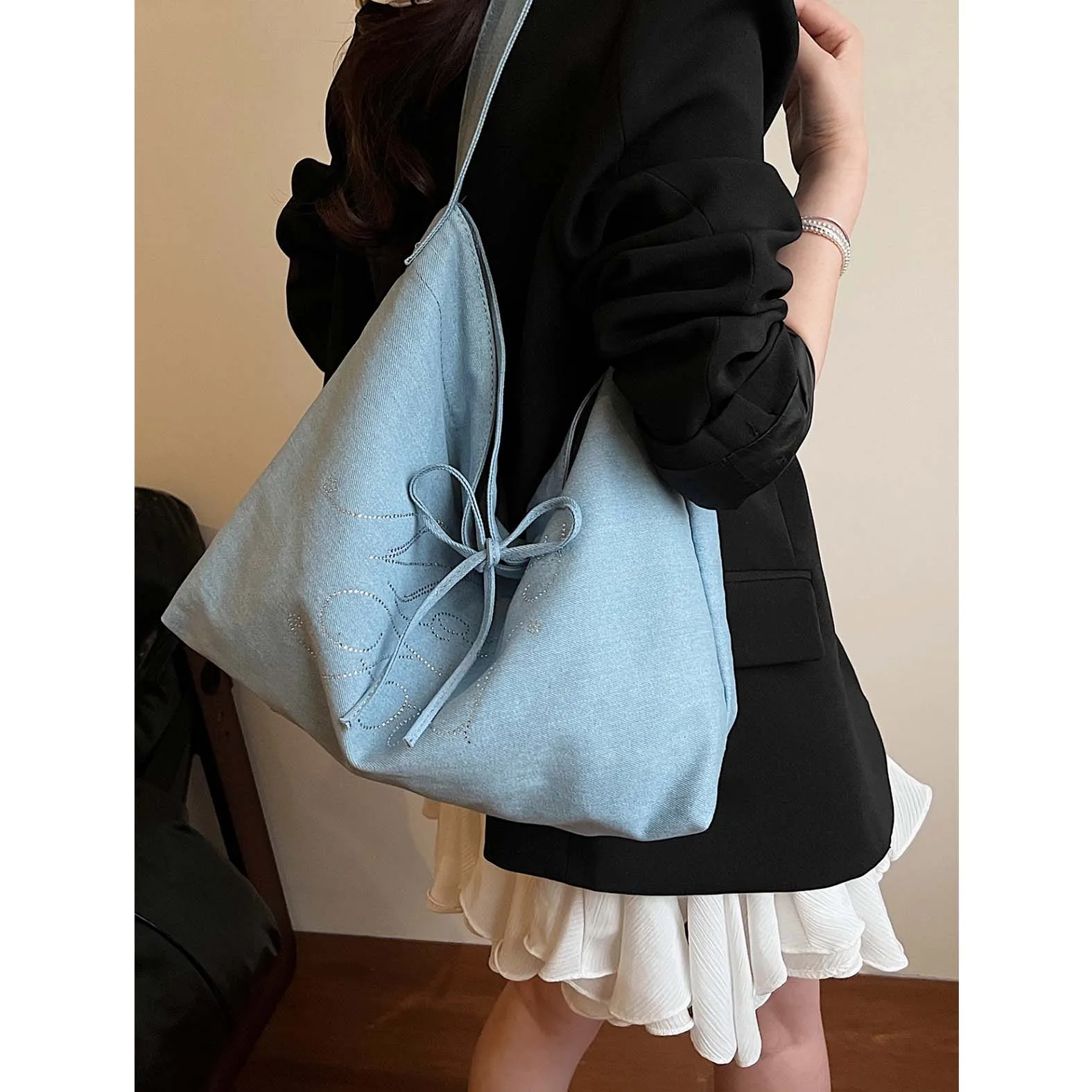 

2025 New Fashionable and Versatile Single Shoulder Crossbody Bag for Women, with a Luxury and niche Design, Handbag, Commuter To