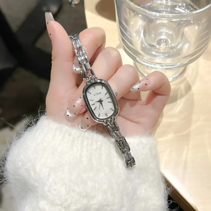 Orologio da donna al quarzo con quadrante strutturato conchiglia verde argento di nuova moda Orologio da polso da donna elegante piccolo quadrato Orologio regalo per amante Reloj