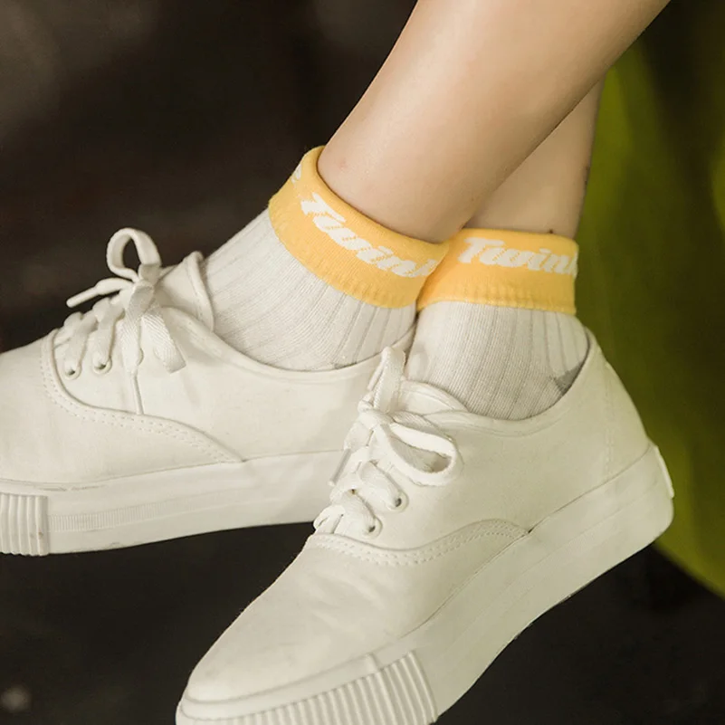 3 أزواج الكورية لطيف مخطط جوارب قطنية المرأة كلية نمط رسالة منتصف أنبوب سعيد الجوارب النساء الشارع الاتجاه الهيب البوب Calcetines