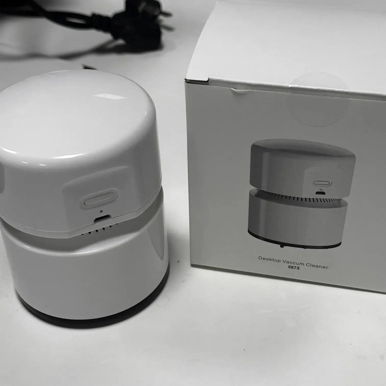 대용량 고속 진공청소기가 포함된 소형 충전식 데스크탑 진공청소기