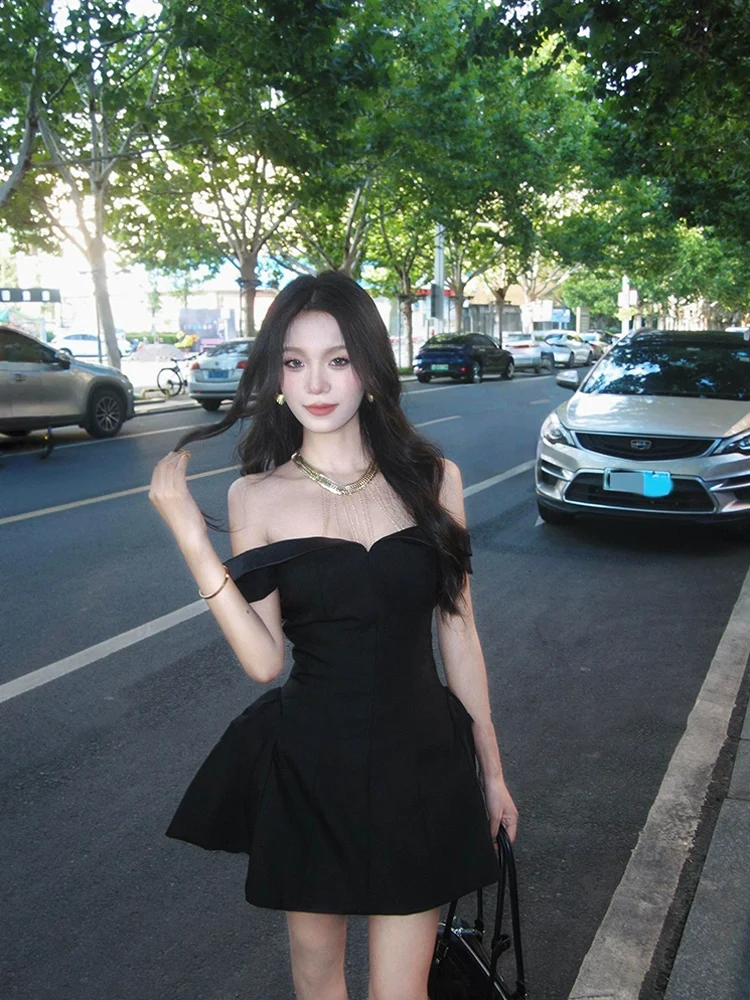 

Sexy One-Shoulder Black Dress Women's Slim Fit Waist Cinched Birthday Party Date Short Skirt Polyester Fiber High Waist Backless