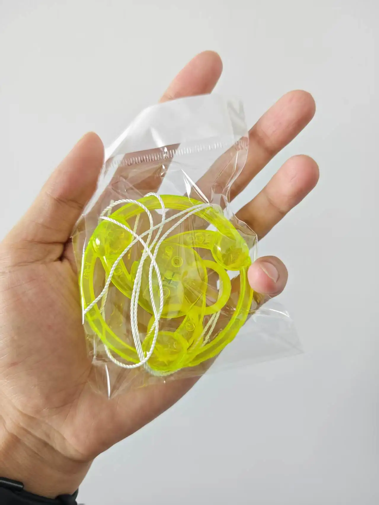 

50 Pcs Vintage Pull String Spinner Toy Multicolor Stress Relief Fidget Wheel Classic Retro Fun for Kids Adults Party Favor Gift