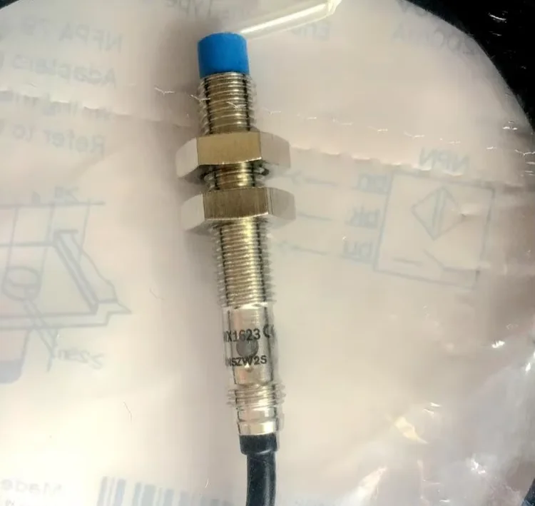 

Новый оригинальный бесконтактный выключатель IME08-04NNSZW2K