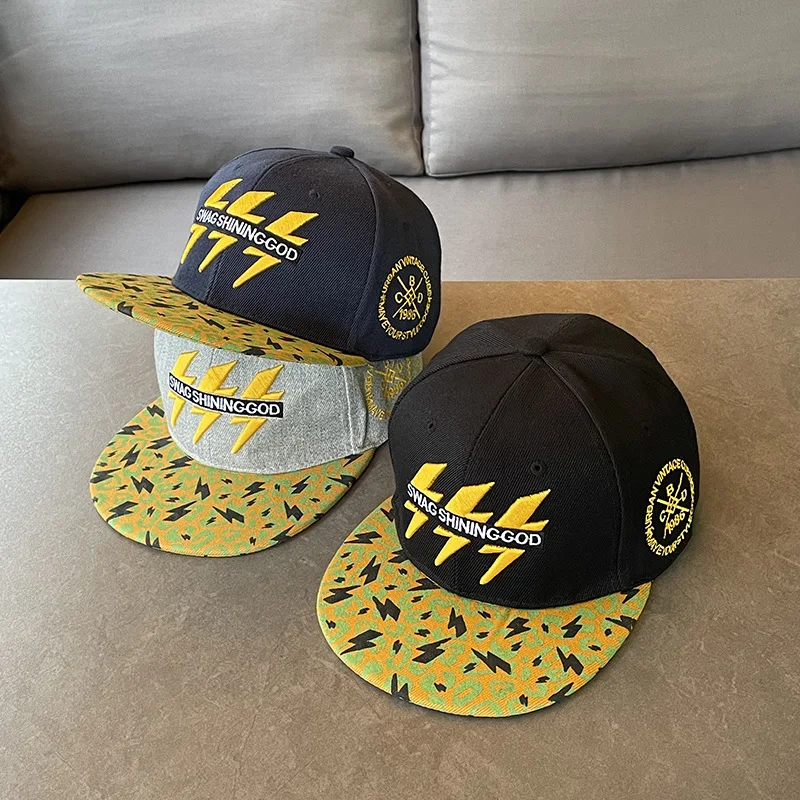 

Бейсболка с вышивкой в стиле хип-хоп