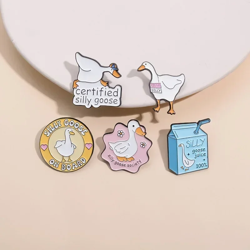 Cute Funny Goose Enamel Pins Cartoon Animal Flower Brooches Jacket Clothing Backpack Badge Accessories Jewelry Gift Wholesale
