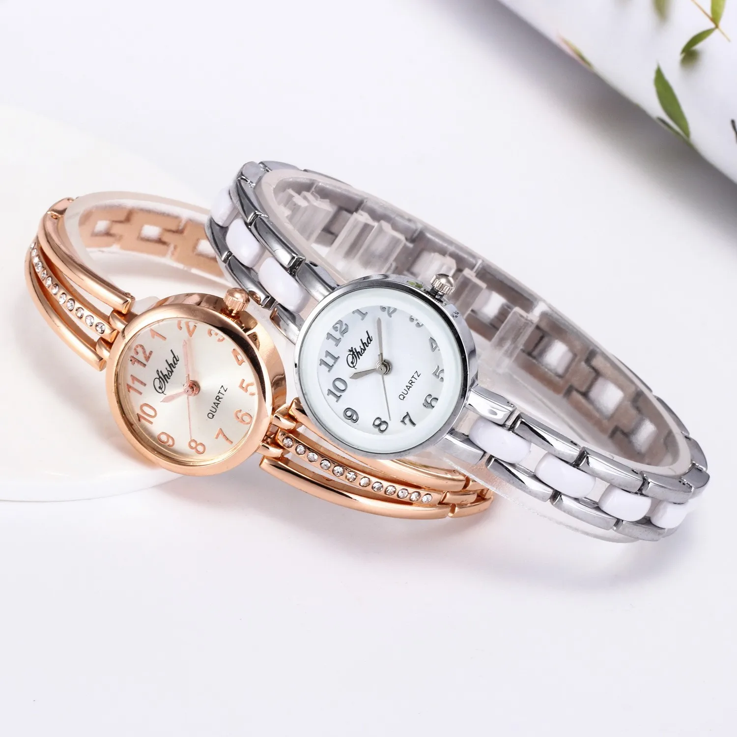 Montre à quartz pour femmes, tendance, design, bracelet, tendance