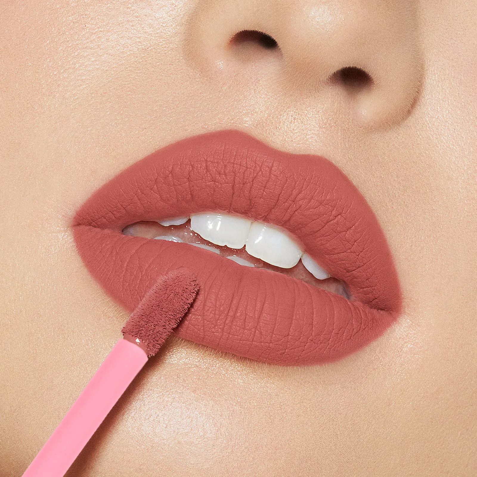 

100Pcs Lip Cleaning Cotton Swabs Easy Carry Lipstick Applicator Brush Concealer Blending Lip Makeup Tool Lipstick Brush