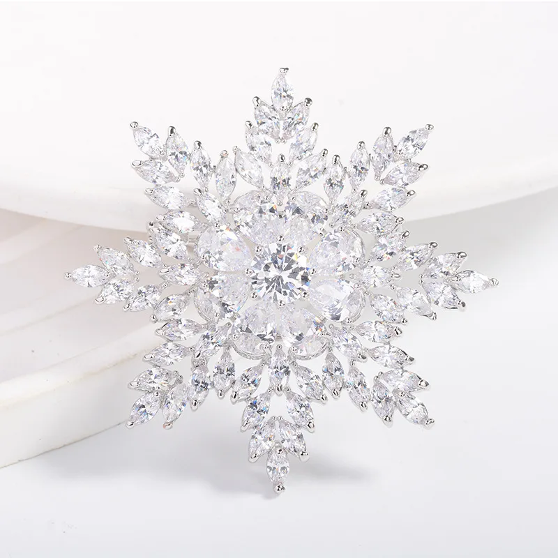 Chinese Style Auspicious Lucky Full Paved Cubic Zirconia Snowflake Brooch Luxury Elegant Blazer Lapel Pin Wedding Jewelry Gift
