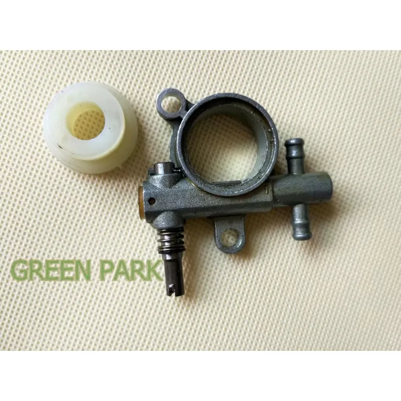 2500/3800 Chainsaw spare parts,chainsaw oil pump with worm drive gear fits chain saw 25CC/38CC