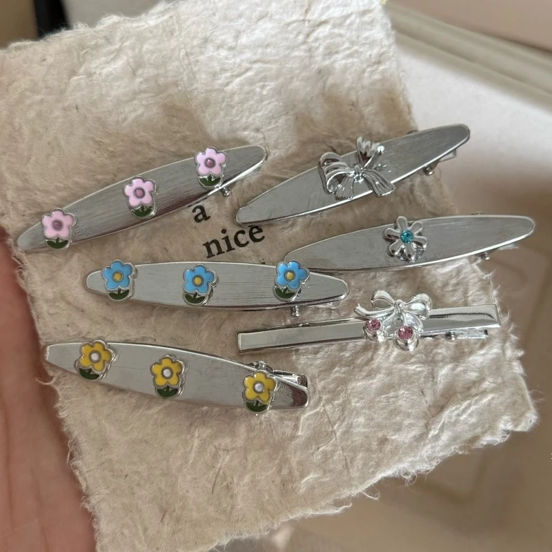Silver Retro Small Flower Hair Clip Simple Diamond Duckbill Clip Fashion Versatile Hair Edge Clip Women Girls Hair Accessories