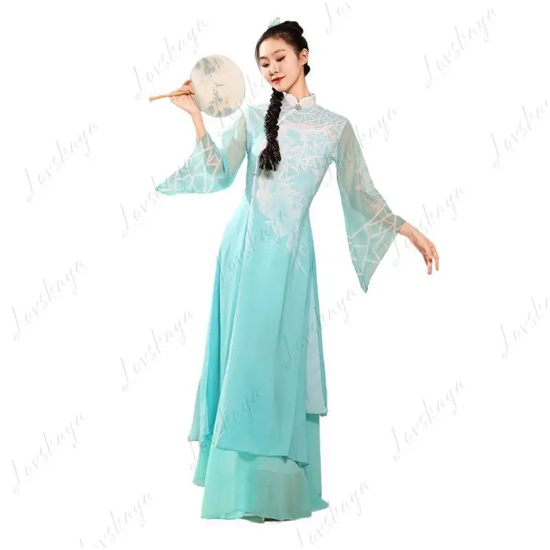 고전 무용 의상 한 여성의 새로운 중국 의상 민속 우아한 의상