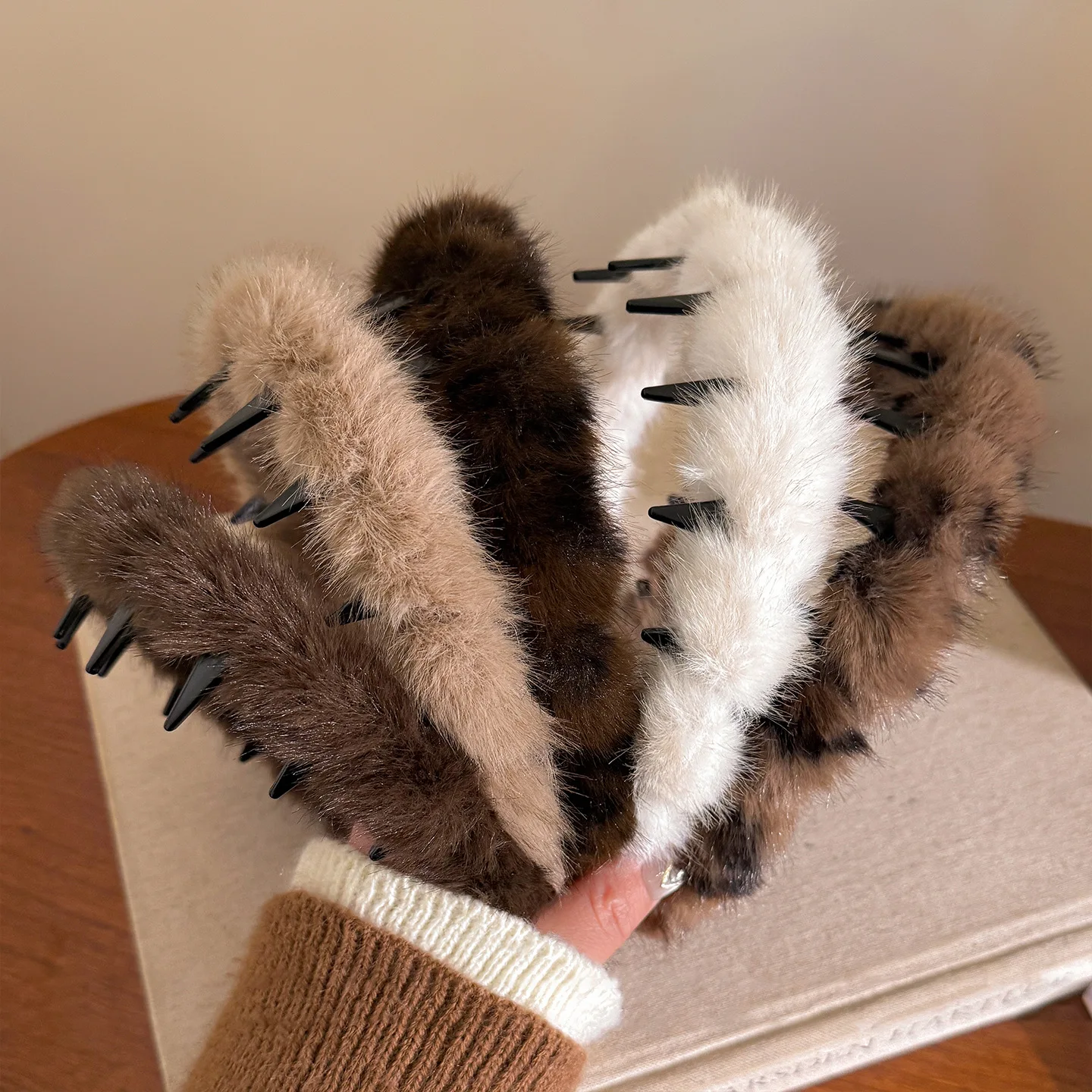 

Плюшевая повязка на голову коричневого цвета в корейском стиле, объемная, для женщин, для повседневного использования, не давит, удобная, осень-зима