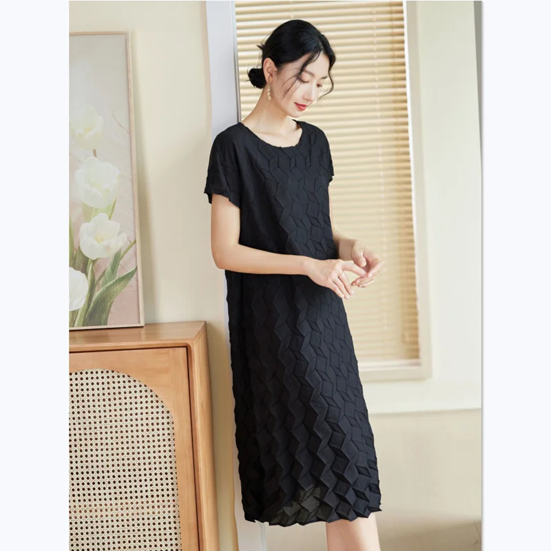 

Black Dress Summer 2024 Women Round Neck Short Sleeve Stretch Miyake Pleated Loose Casual Mid-Calf Length