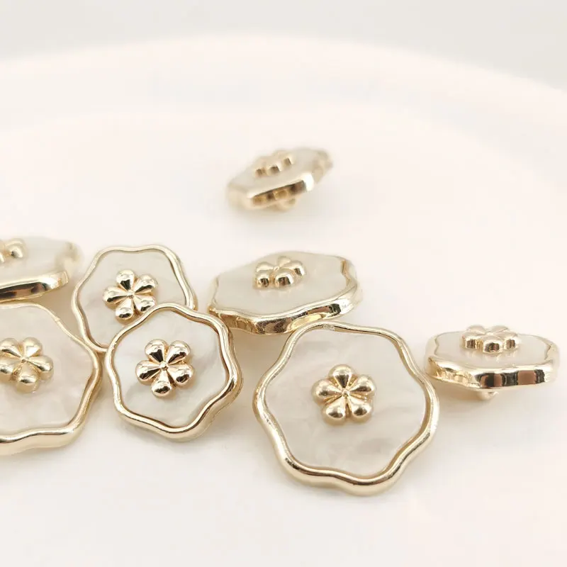 6 Stück kreative, blumenförmige Knöpfe, 18/23 mm, wunderschöne Pflaumenblüten-Metallknöpfe mit Stiel, Nähzubehör für Kleidung, DIY-Bastelarbeiten. – Detail 5