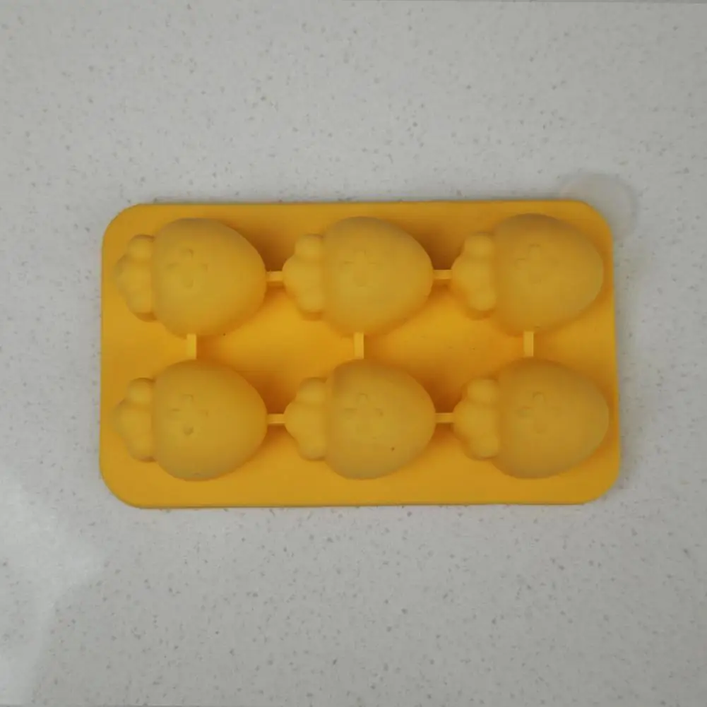 Refrigerator Ice Cube Container Carrot Shape Ice Cube Tray with Lid Food-grade Silicone Mold for Whiskey Cocktails Stackable