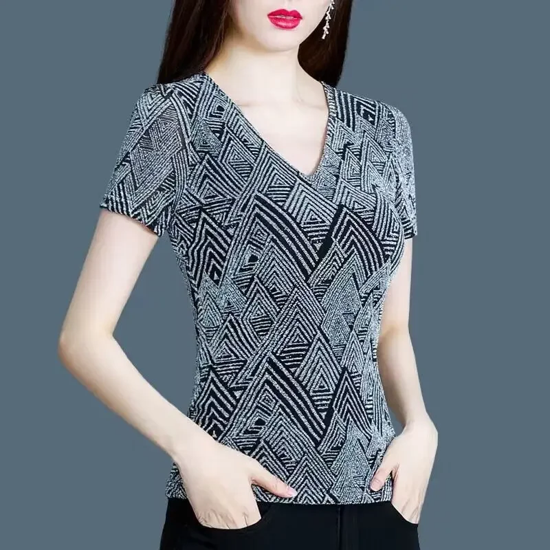 

Korean Fashion Women Mesh Shiny Silk Striped T-shirt Summer Female Tees Elegant Vintage New Short Sleeve Slim V-neck Casual Tops