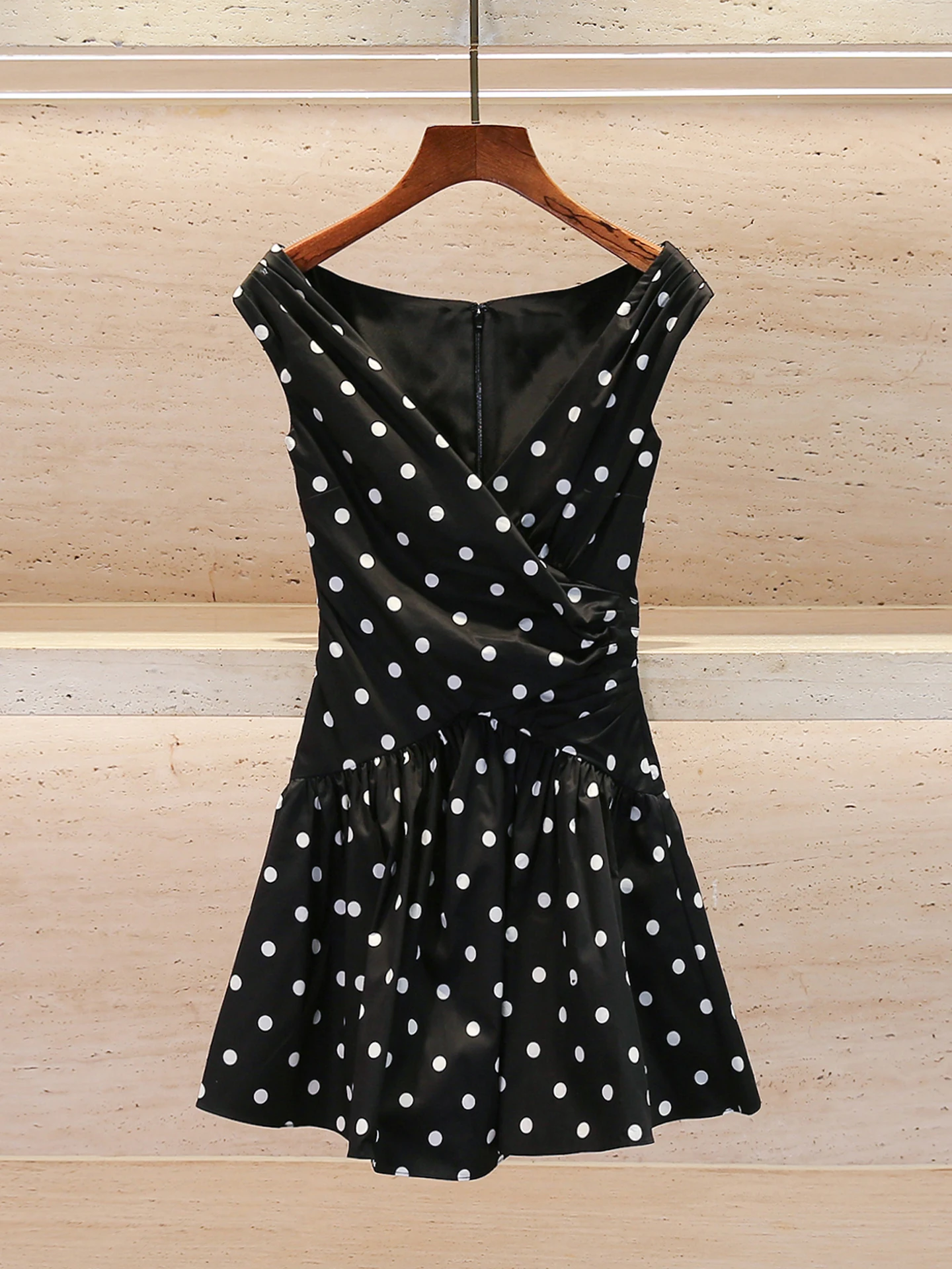

V-Neck Vest Dress Women's Summer 2026 Hepburn Style Spaghetti Strap A-Line Skirt Back Zipper Closure Standard Fit Midi Dress