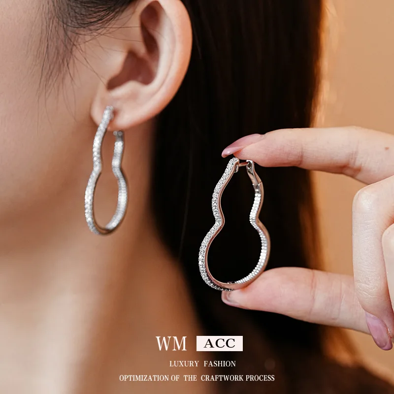 

Unique Hollow Gourd Ear Clips with Zircon Elegant Minimalist Earrings Fashion Commute Jewelry for Women Trendy Cross-Border