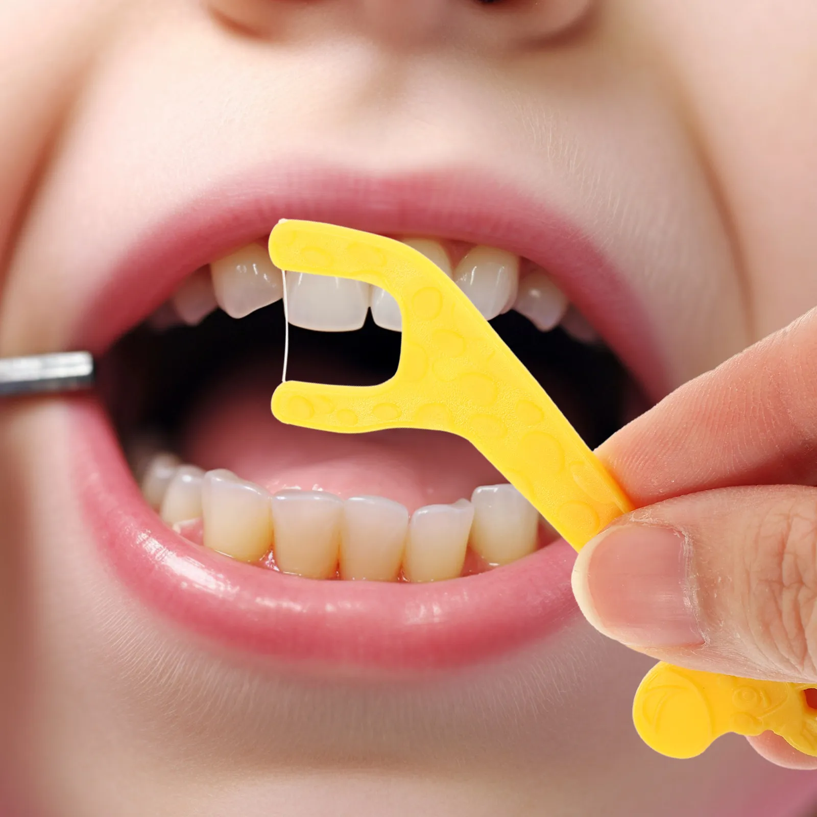 80Pcs Children's Floss Picks Cartoon Dental Floss Stick with Fun Animal Design for Easy Flossing Removes Plaque Food Debris