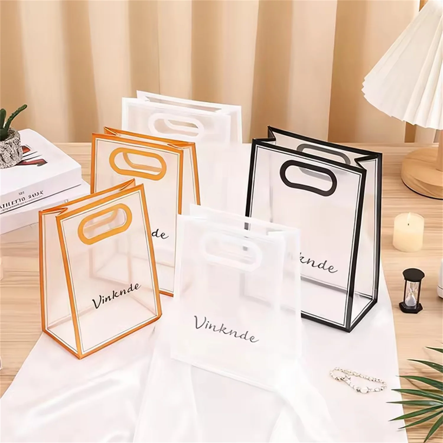 100pcs Clear Plastic Gift Bags with Handle Customized Logo Transparent Pack Bag PP Gifts Wrap Tote Bag for Wedding Bridal Shower
