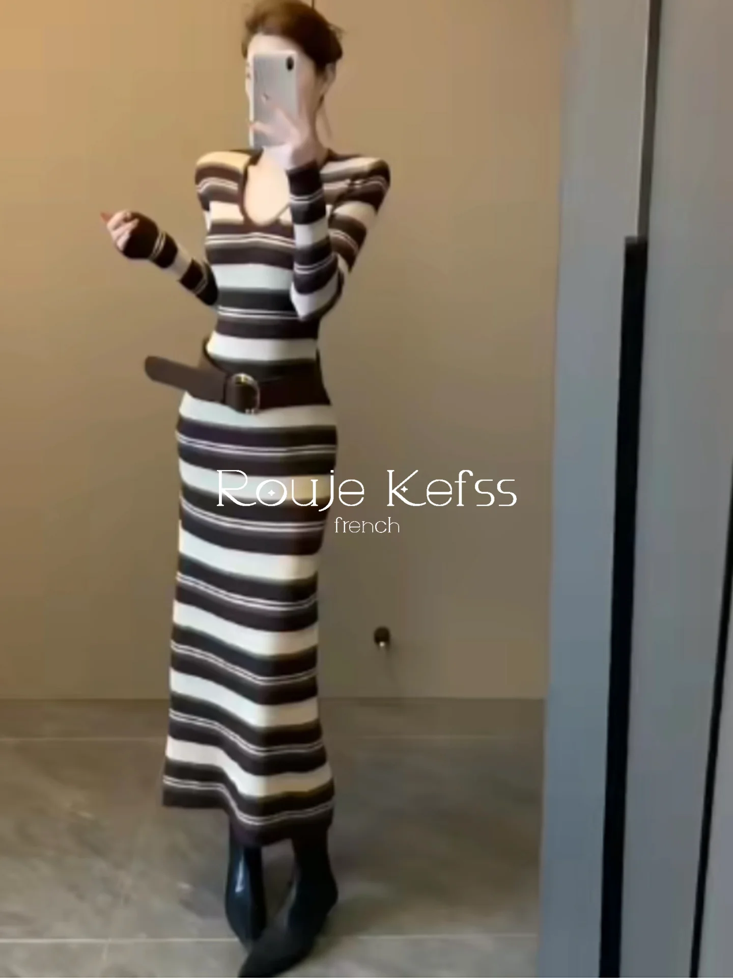 

Женское трикотажное платье Rouje Kefss осенне-зимнее, корейское, с длинным рукавом, базовый слой, с высокой талией, в полоску, с V-образным вырезом