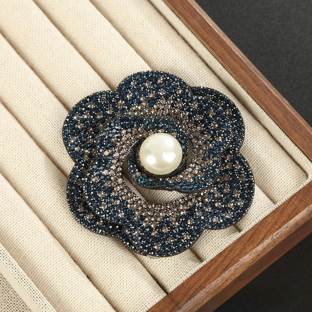 Vintage Pearl Rhinestone Rose Brooch for Women Fashion Applique Fabrics Lapel Pins Accessory Handmade Elegant Jewelry Gifts