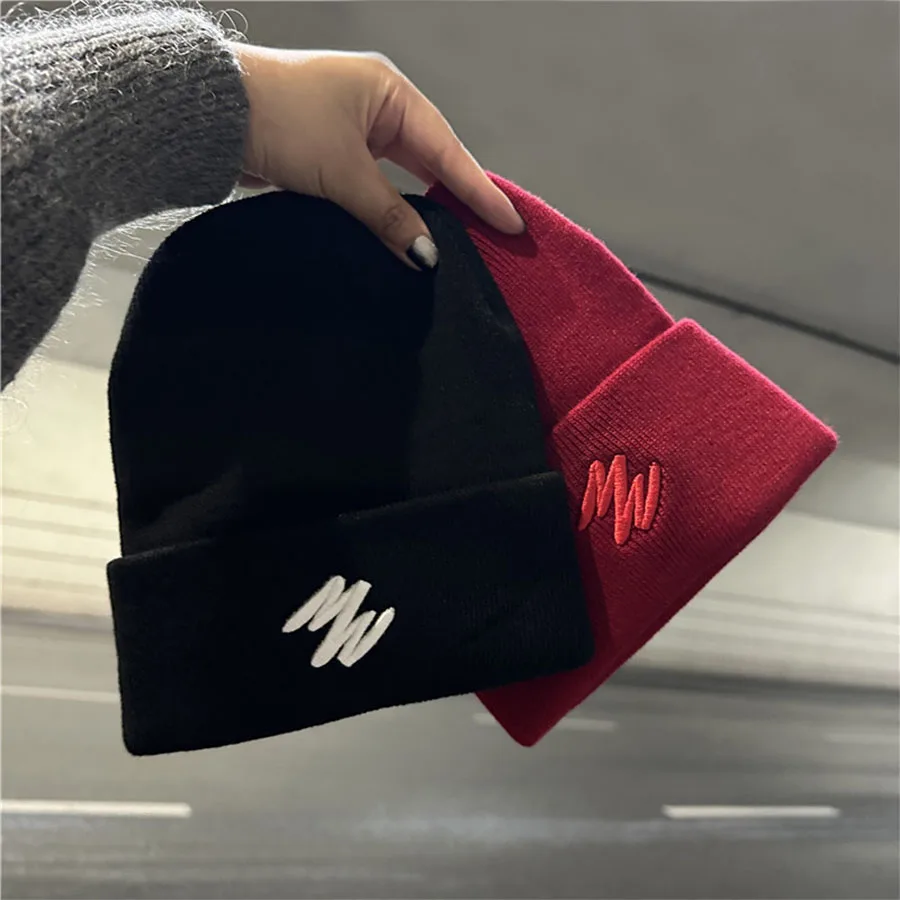 Letters solid color simple everything looks good autumn and winter warm knit hat suitable for going out to wear a beanie