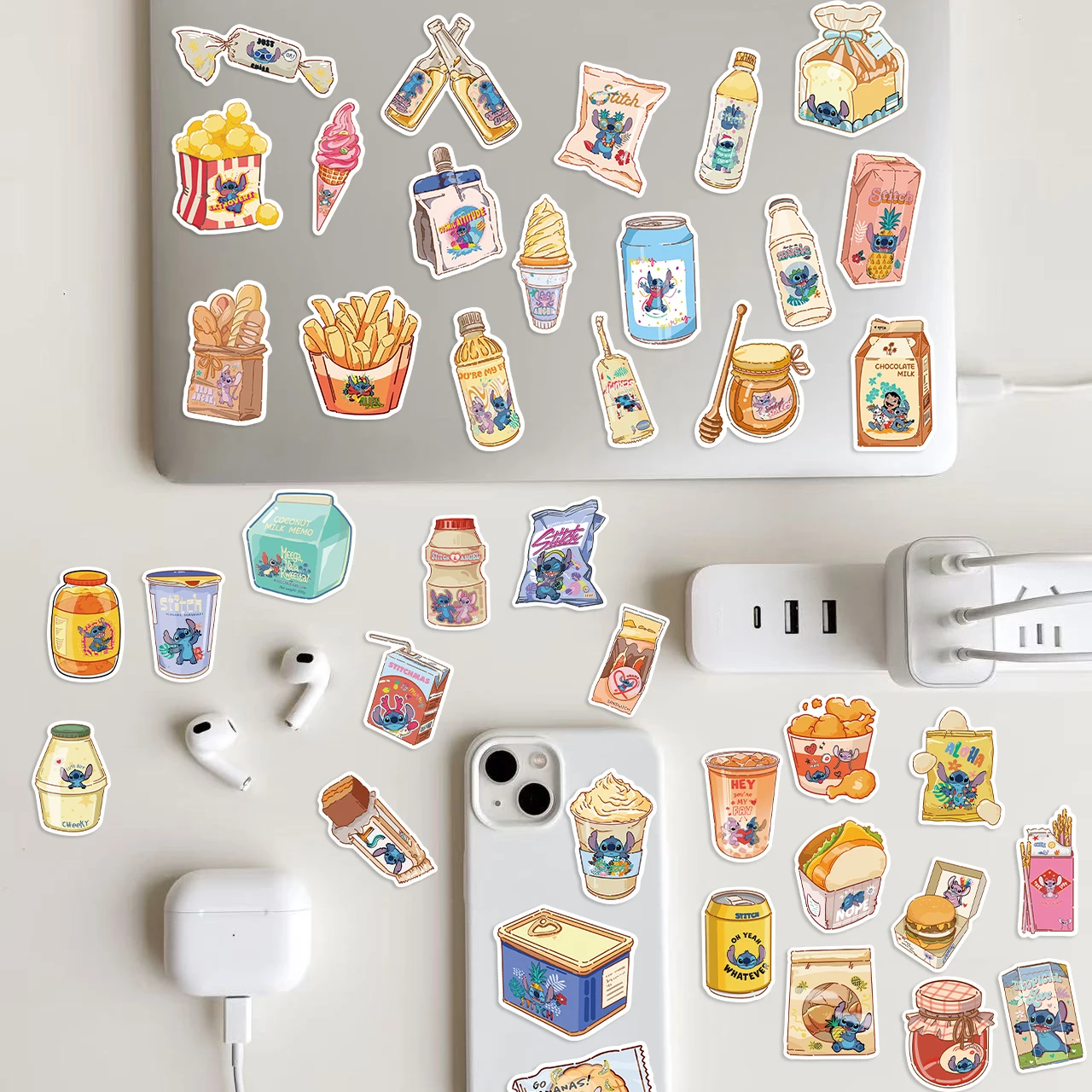 40 pezzi Disney Stitch Snack adesivi alimentari simpatico graffiti fai da te skateboard cassa del telefono moto decalcomania impermeabile giocattolo anime