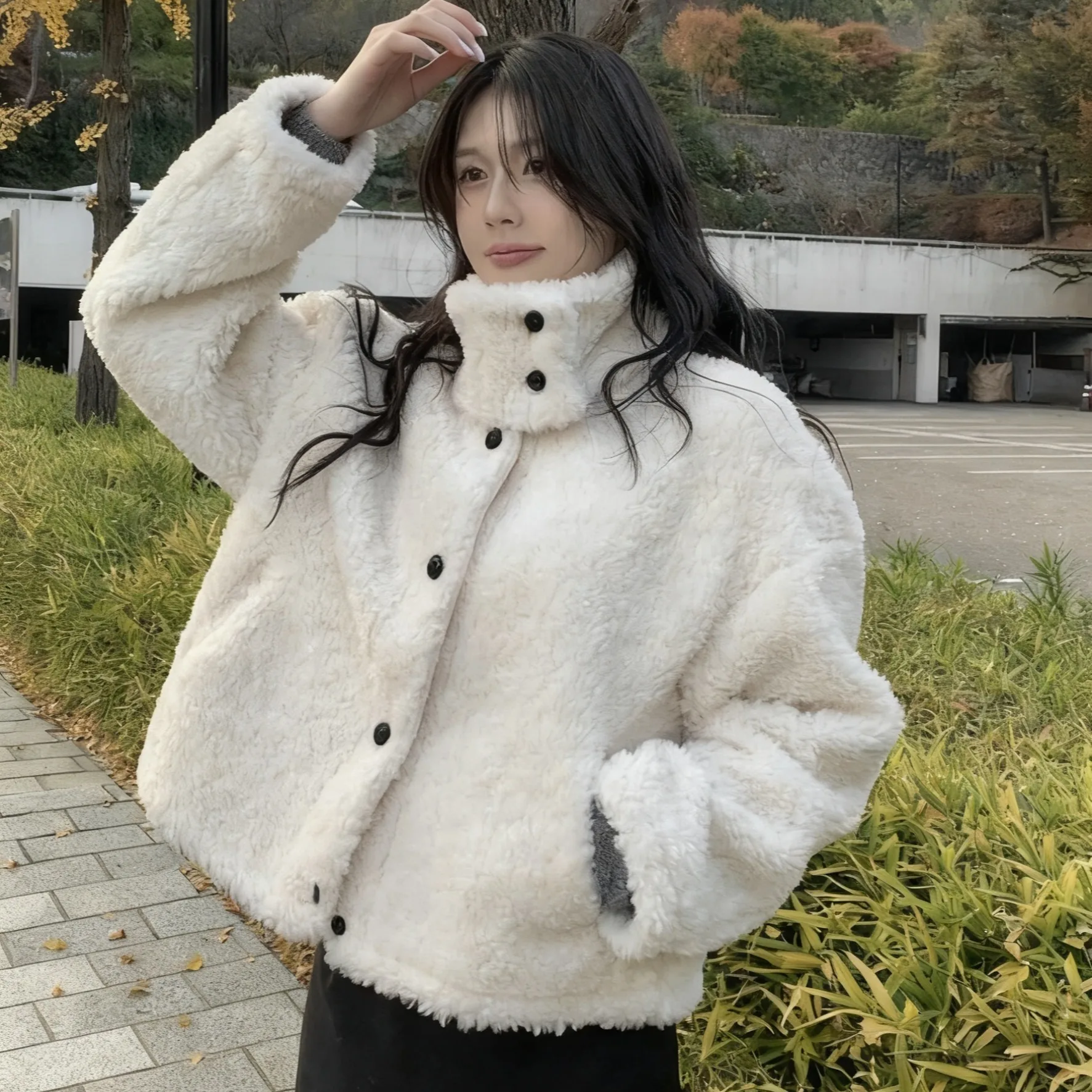 เสื้อโค้ทขนแกะสไตล์เกาหลีสำหรับผู้หญิง ทรงหลวม คอตั้ง รุ่นใหม่ล่าสุดสำหรับฤดูหนาว กระดุมเดี่ยว ใช้งานได้หลากหลาย