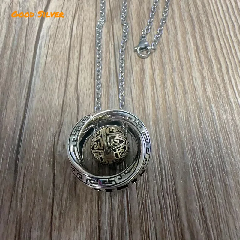 Fashionable M ö bius Ring Transit Bead Pendant Necklace for Men, niche design jewelry, a gift for boyfriends.