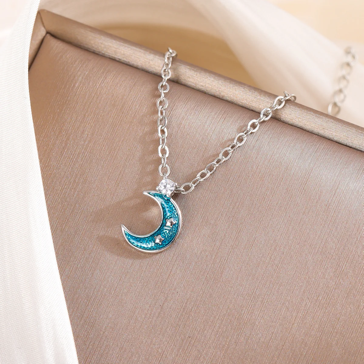 

New Arrival Temperament Blue Crescent 925 Sterling Silver Jewelry Valentine's Day Gift Moon Crystal Pendant Necklaces XL209