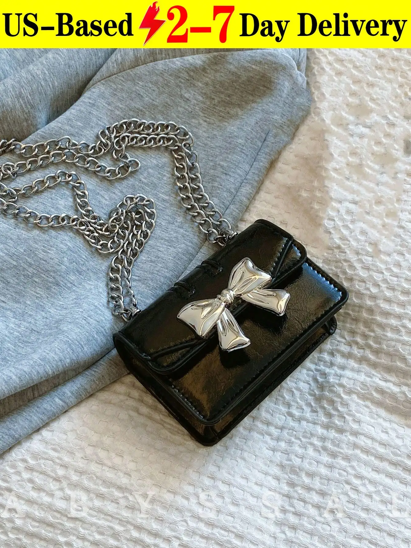 

A New Fashionable Mini Square Bag For Fall And Winter Season, Hardware Bow Decoration, Flap Opening, Metal Double Chain, Small Capacity Lightweight Minimalist Crossbody Bag. Suitable For Women's Daily Life Leisure And Student Use Coin Purse, Fashionable B