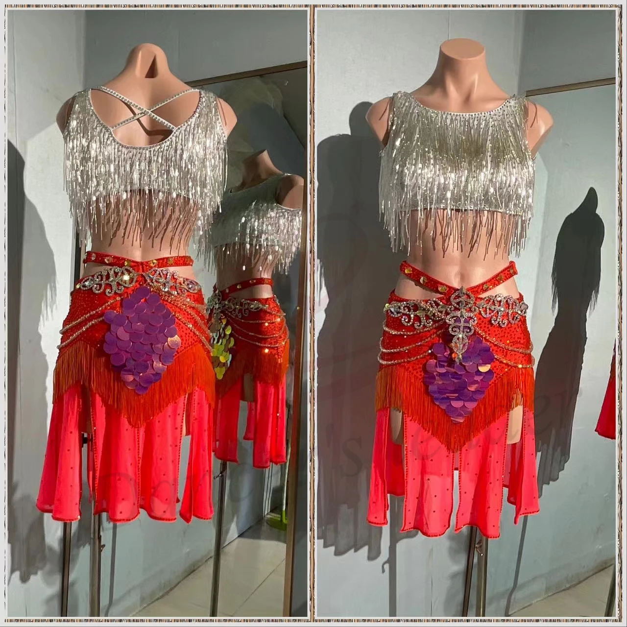 مسابقة الرقص اللاتيني المرأة الراقية مخصص الفضة شرابة الصدرية تنورة حمراء أداء السامبا فستان حجر الراين