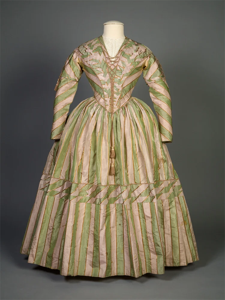 

1860s French Victorian Edwardian Duchess Walking Dress Civil War Southern Belle Royal Court Noble Tea Party Ball Gown