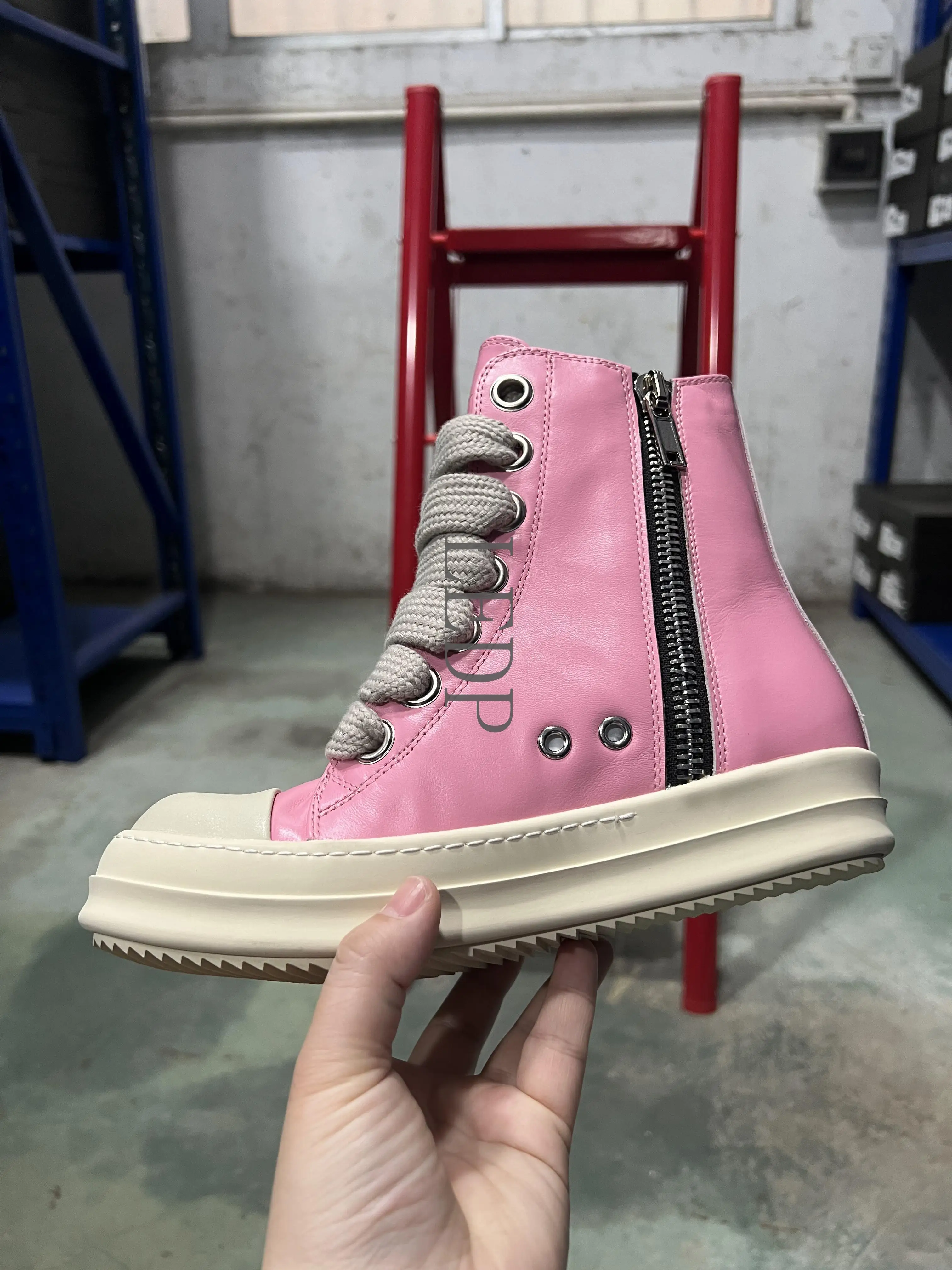 ブランドクラシックピンクレザーシューズ女性高級カジュアルハイトップスニーカーファッション分厚いレースアップジッパーアンクルブーツデザイナーシューズ