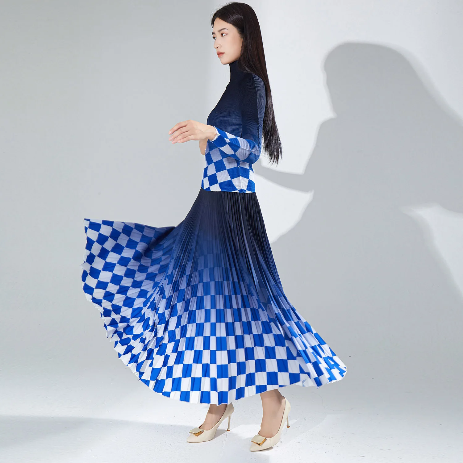 Conjunto de saia de duas peças xadrez, estilo maduro leve, moda avançada, início do outono, novo, 23