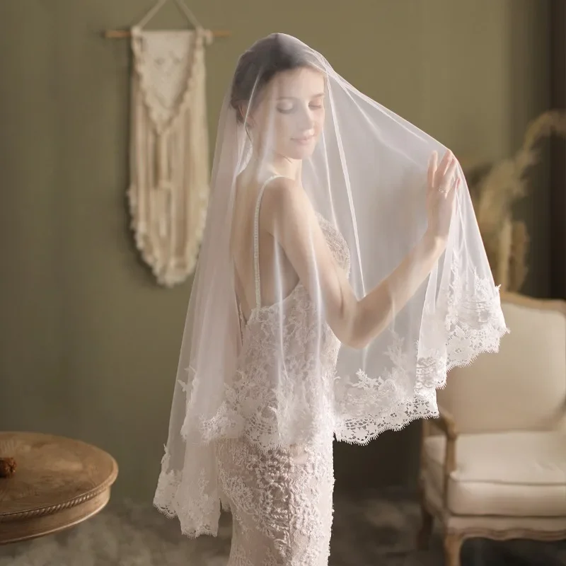 V817 New Wedding Veil Exquisite water-soluble lace double-layered bridal veil with hair comb studio photography