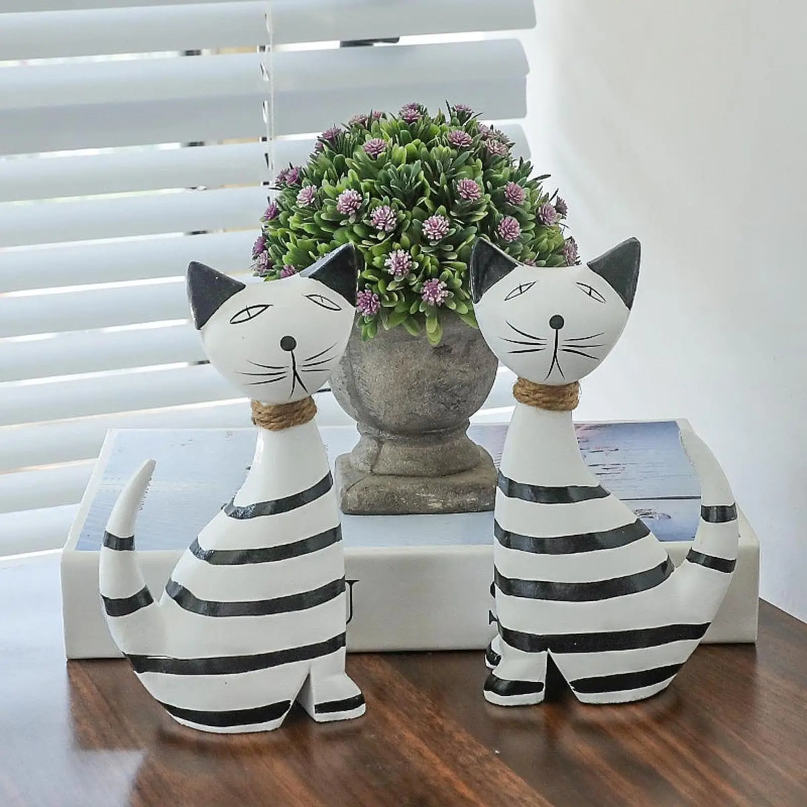 2Pcs Stripes Cat Figurines Delicate Cat Statues for Home Friends Colleague