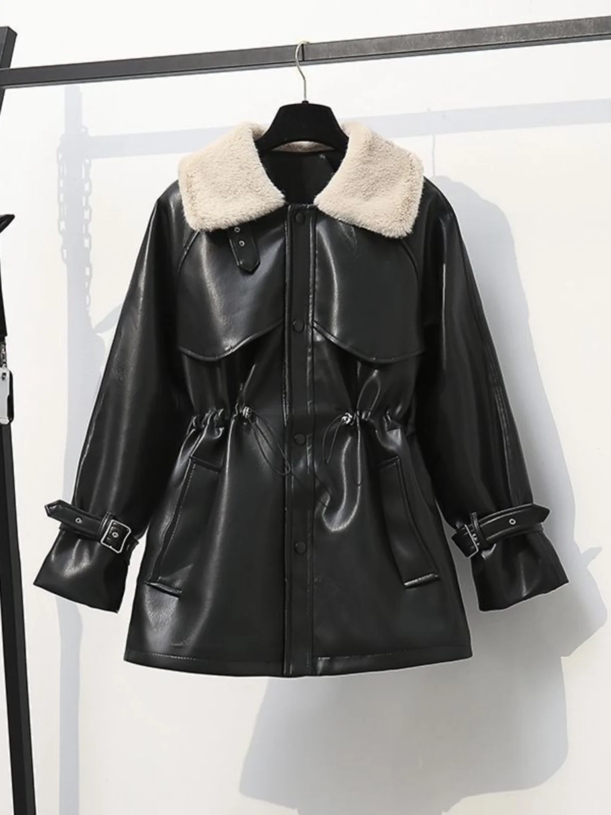 Fashionable Winter Women's Leather Jacket Fur Collar Biker Coat Thickened Long Sleeve Loose Fit Style Commute Windproof Water...
