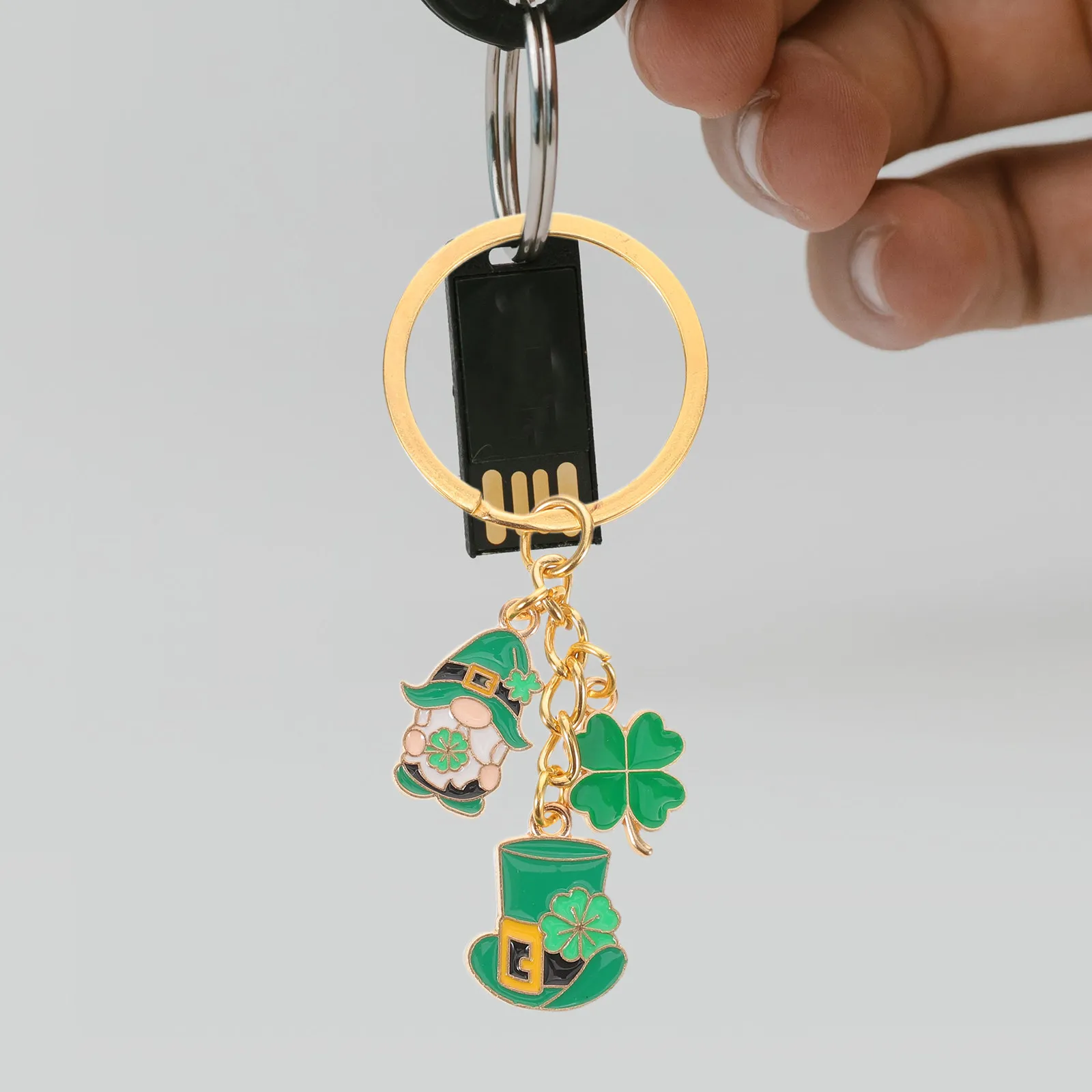 10Pcs Shamrock Lucky Keychains Metal Green Leaf Four Leaf Clover Irish Day Accessories Party Favors Good Luck Charms