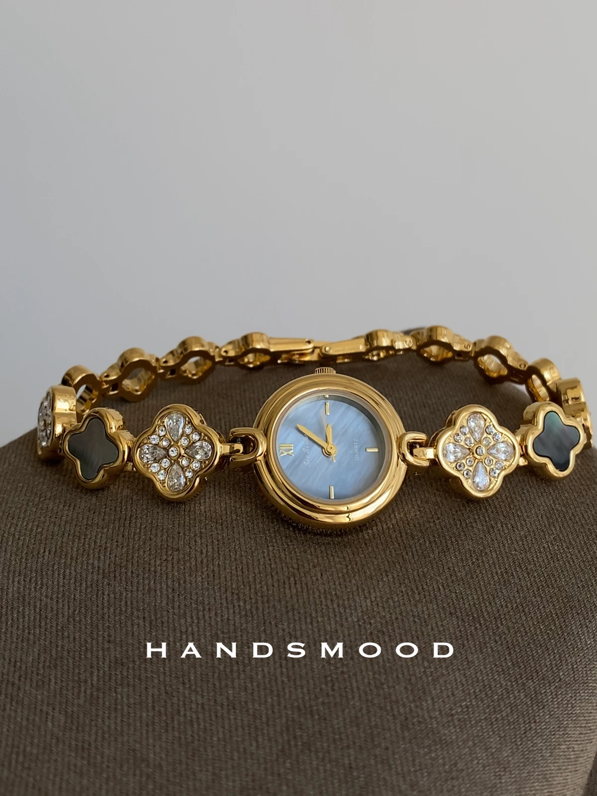 Montre à quartz pour femmes, mode française exquise, design de tempérament, sélection haut de gamme, cadeau pour femmes, accessoires