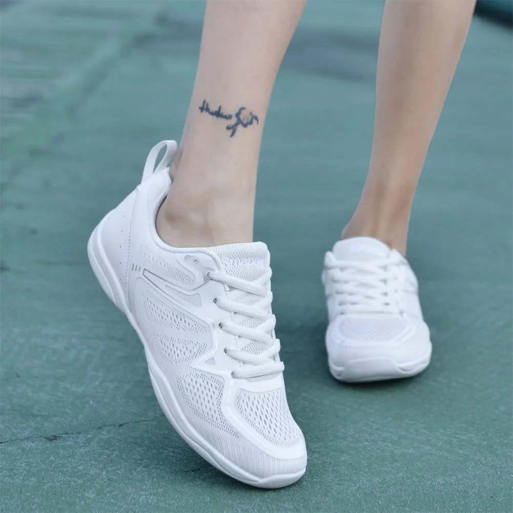 

Белые кроссовки для черлидинга. Легкие кроссовки для соревнований. Спортивная тренировочная обувь. Теннисные кроссовки для соревнований.