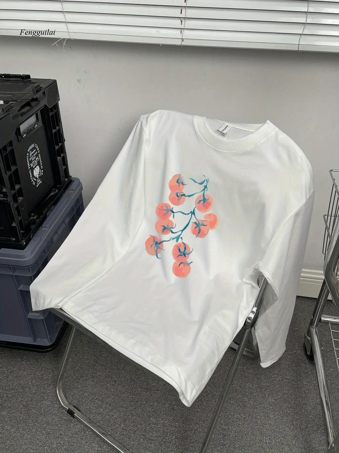 T-shirt à manches longues pour hommes – Motif floral fond foncé – Chemise décontractée douce au quotidien pour l'automne/hiver