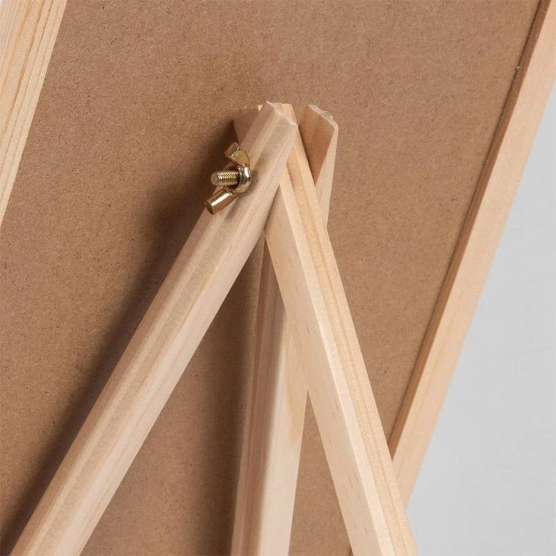 Cavalletto in legno per display triangolare utilizzato come supporto per telefono cellulare. oggetto. migliore