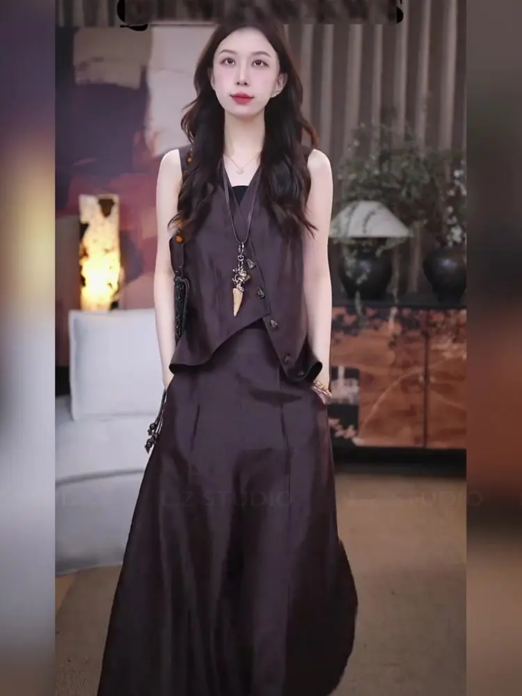 

Новый летний модный комплект из 2 предметов для женщин: уникальный дизайн, асимметричный топ без рукавов, свободный крой + длинная юбка А-силуэта.