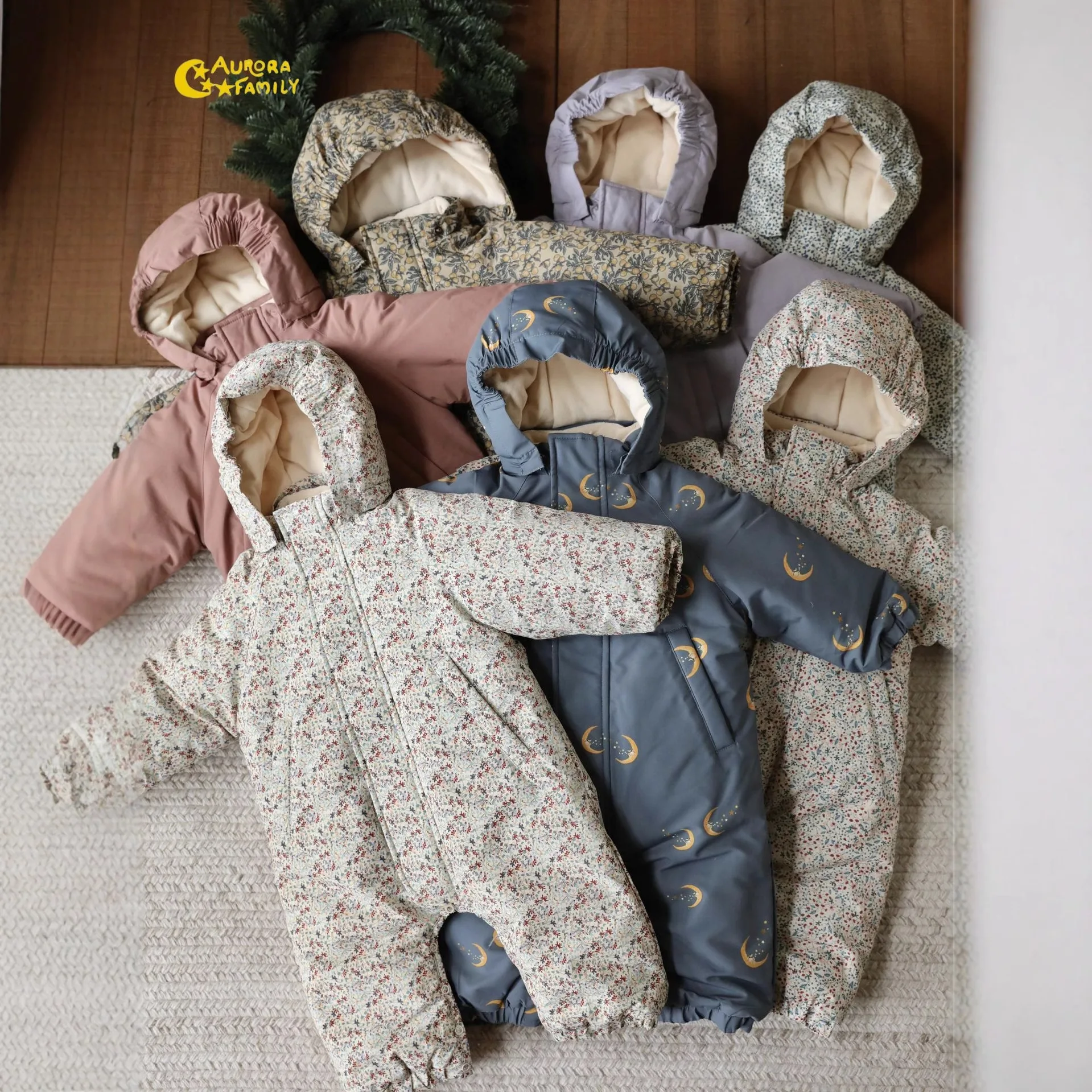 Children's Coat 26 Winter New Printed Cute Thickened Warm Boys and Girls Ski Clothes with Cotton Baby One-Piece Climbing Clothes